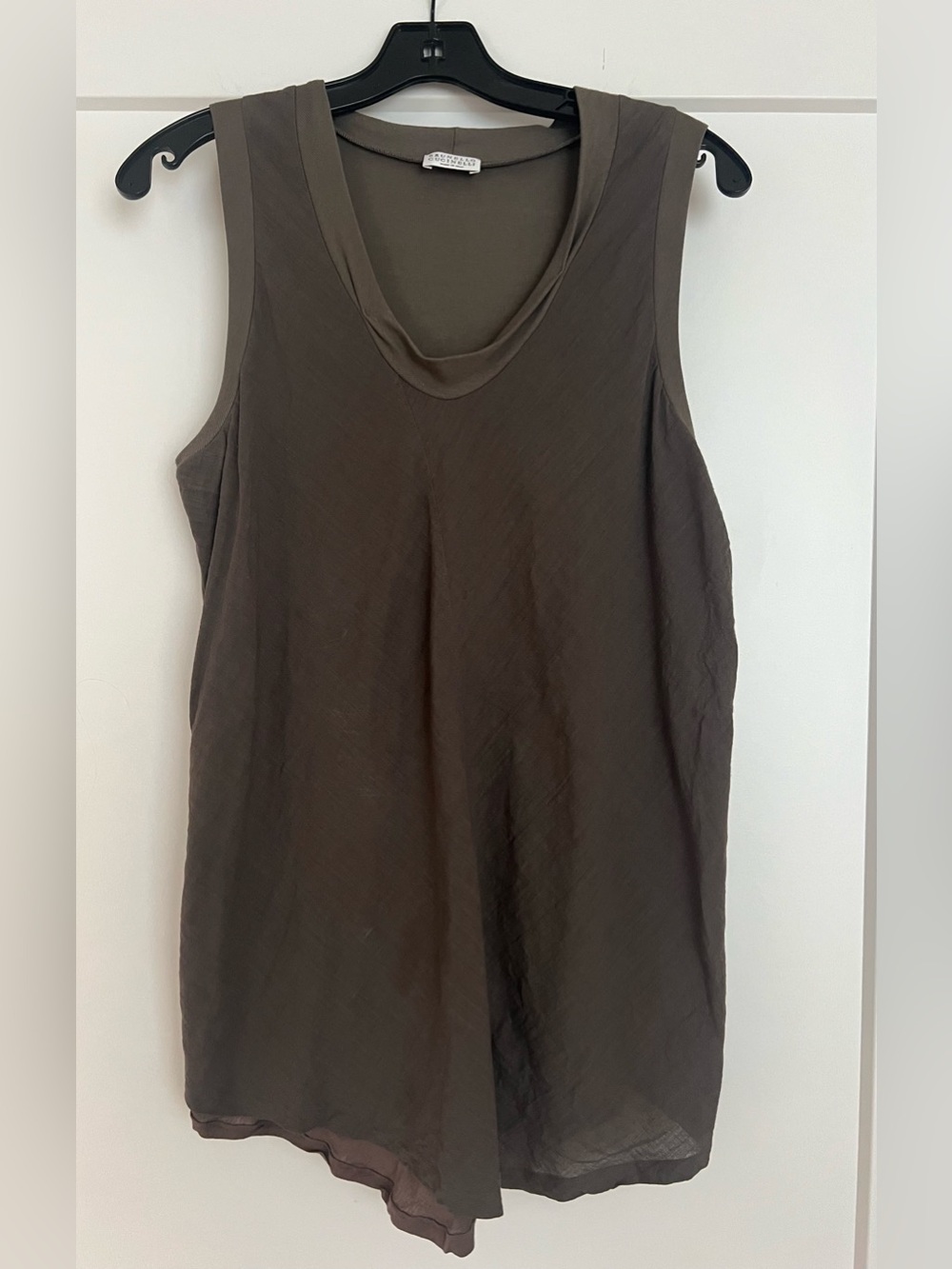 Brunello Cucinelli Sleeveless Gray V-Neck Top Understated Glamour